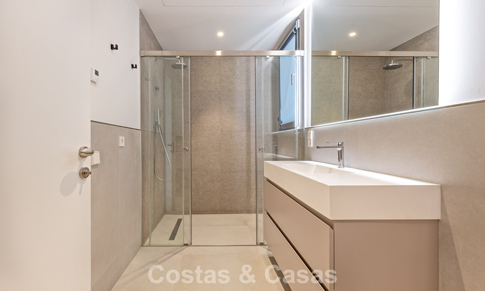 Maison mitoyenne moderne à vendre à proximité des commodités de guadalmina et du centre de San Pedro, Marbella 799905