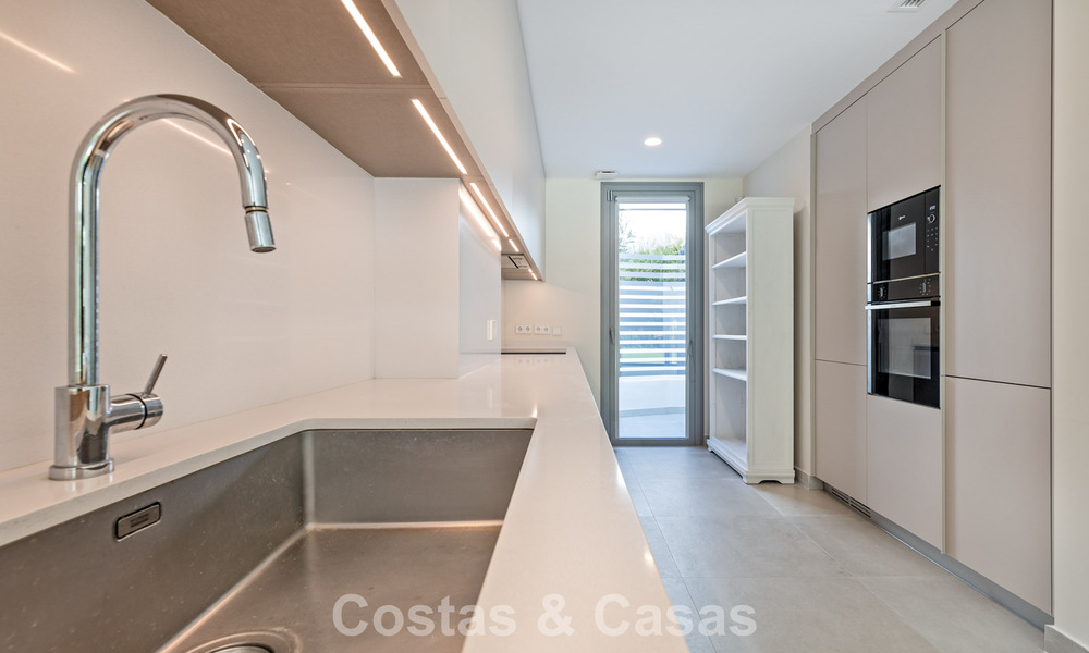 Maison mitoyenne moderne à vendre à proximité des commodités de guadalmina et du centre de San Pedro, Marbella 799914