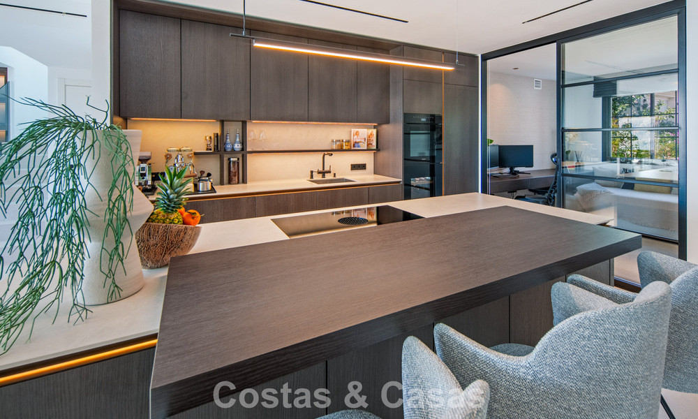 Penthouse haut de gamme entièrement rénové avec vue spectaculaire sur la mer à vendre à Marbella - Benahavís 800045