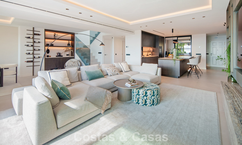 Penthouse haut de gamme entièrement rénové avec vue spectaculaire sur la mer à vendre à Marbella - Benahavís 800052