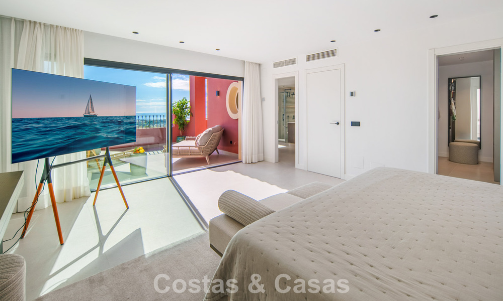 Penthouse haut de gamme entièrement rénové avec vue spectaculaire sur la mer à vendre à Marbella - Benahavís 800059
