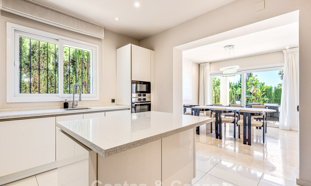 Villa de luxe avec espace de divertissement à vendre à Nueva Andalucía, Marbella 799980