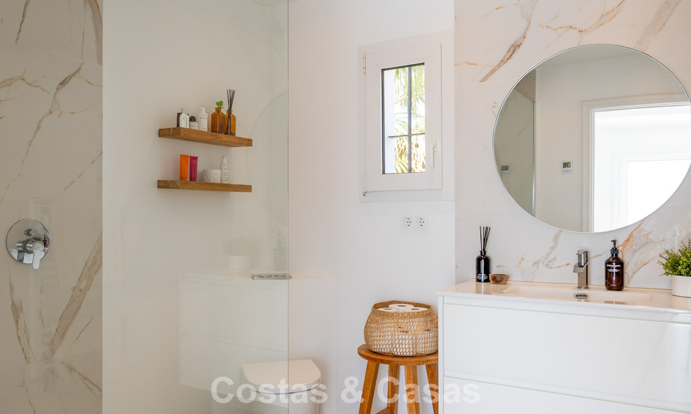 Magnifique villa andalouse contemporaine rénovée avec vue panoramique sur la mer à vendre à Sotogrande, Costa del Sol 799850