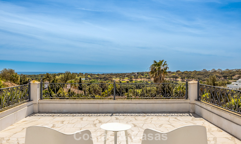 Magnifique villa andalouse contemporaine rénovée avec vue panoramique sur la mer à vendre à Sotogrande, Costa del Sol 799855