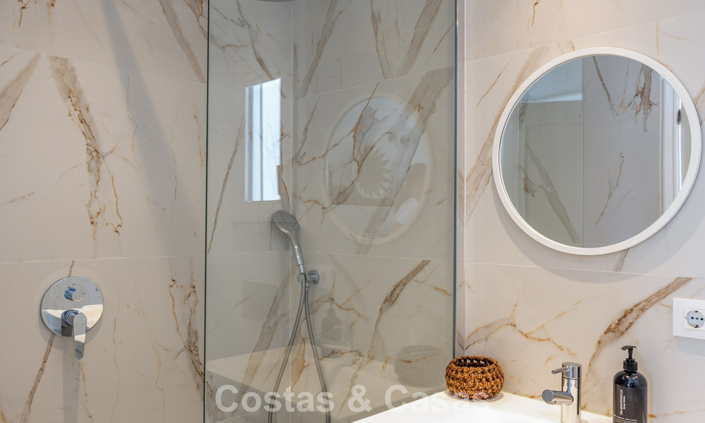 Magnifique villa andalouse contemporaine rénovée avec vue panoramique sur la mer à vendre à Sotogrande, Costa del Sol 799857