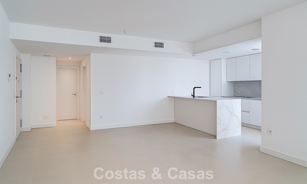 Résidences de luxe modernes prêtes à emménager à vendre dans un complexe de style resort à Fuengirola, Costa del Sol 799925