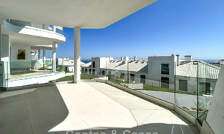 Résidences de luxe modernes prêtes à emménager à vendre dans un complexe de style resort à Fuengirola, Costa del Sol 799926 