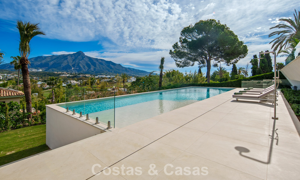Villa contemporaine de design avec vue panoramique à vendre dans la Vallée du Golf de Nueva Andalucía, Marbella 800170