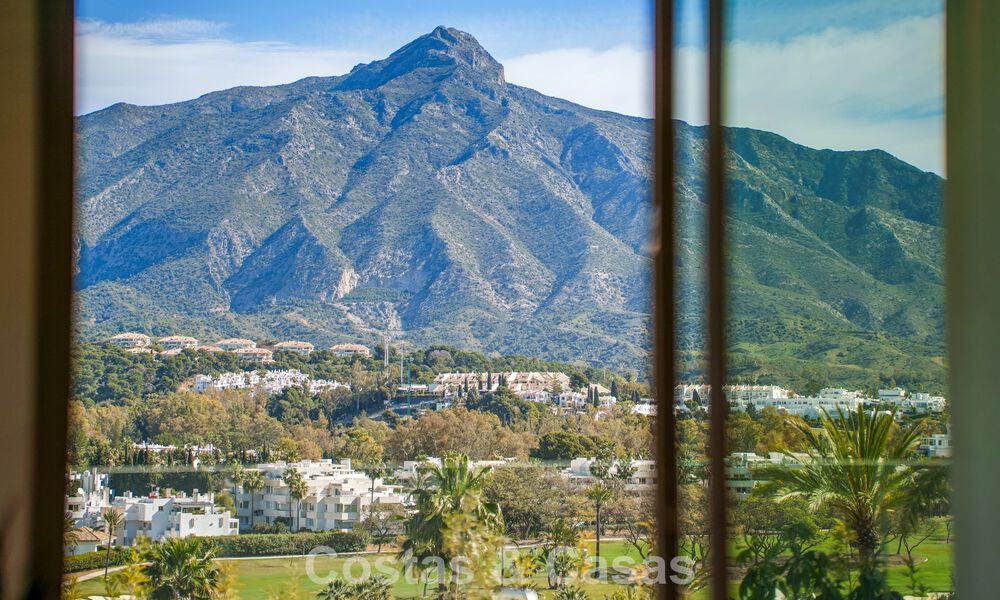 Villa contemporaine de design avec vue panoramique à vendre dans la Vallée du Golf de Nueva Andalucía, Marbella 800180