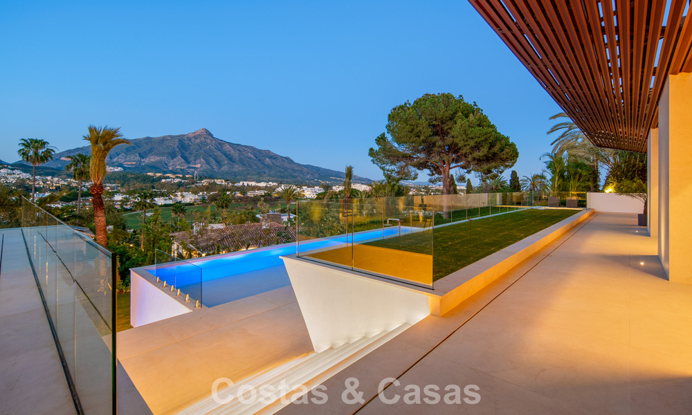 Villa contemporaine de design avec vue panoramique à vendre dans la Vallée du Golf de Nueva Andalucía, Marbella 800192