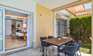 Villa jumelée rénovée à vendre avec vue sur la mer sur le golf à l’est de Marbella 800238 