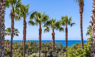 Villa jumelée rénovée à vendre avec vue sur la mer sur le golf à l’est de Marbella 800239 