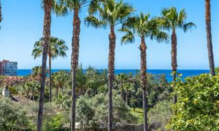 Villa jumelée rénovée à vendre avec vue sur la mer sur le golf à l’est de Marbella 800240 