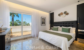 Villa jumelée rénovée à vendre avec vue sur la mer sur le golf à l’est de Marbella 800242 