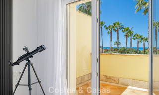 Villa jumelée rénovée à vendre avec vue sur la mer sur le golf à l’est de Marbella 800249 