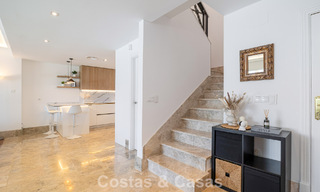 Villa jumelée rénovée à vendre avec vue sur la mer sur le golf à l’est de Marbella 800254 
