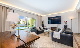 Villa jumelée rénovée à vendre avec vue sur la mer sur le golf à l’est de Marbella 800259 