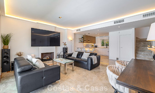 Villa jumelée rénovée à vendre avec vue sur la mer sur le golf à l’est de Marbella 800260 