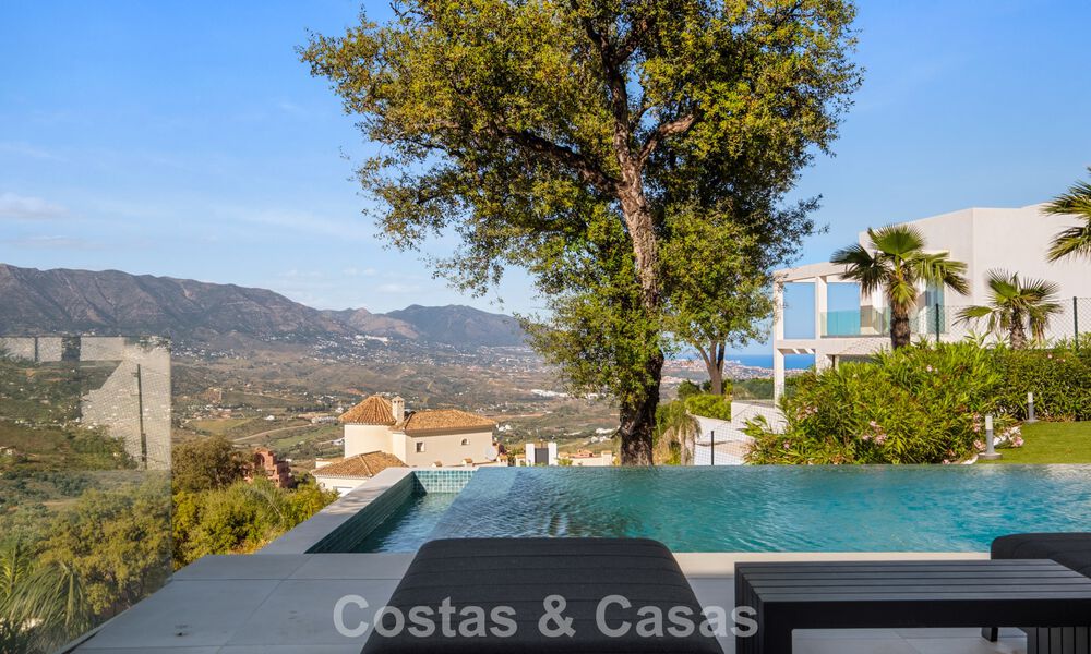 Élégante villa de luxe au style moderne avec vues panoramique à vendre dans les Collines a l'est de Marbella 800264