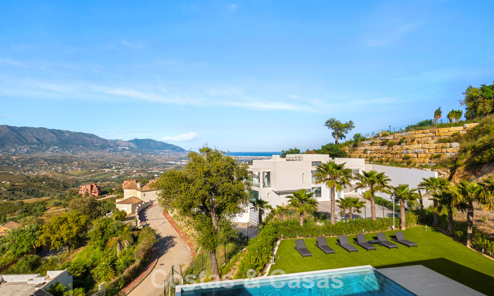 Élégante villa de luxe au style moderne avec vues panoramique à vendre dans les Collines a l'est de Marbella 800267