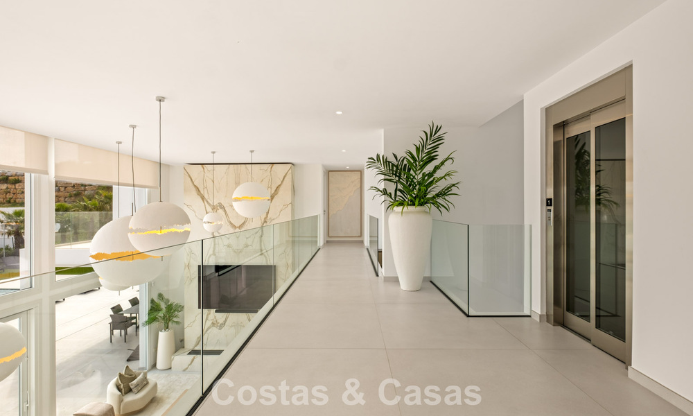 Élégante villa de luxe au style moderne avec vues panoramique à vendre dans les Collines a l'est de Marbella 800276