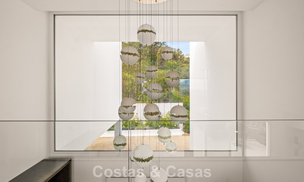 Élégante villa de luxe au style moderne avec vues panoramique à vendre dans les Collines a l'est de Marbella 800277