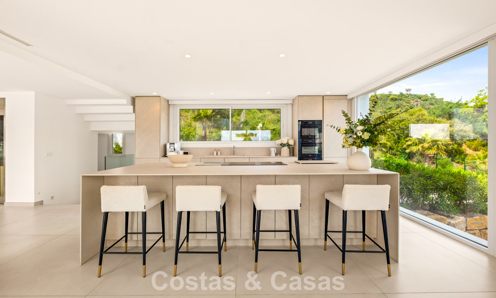 Élégante villa de luxe au style moderne avec vues panoramique à vendre dans les Collines a l'est de Marbella 800280
