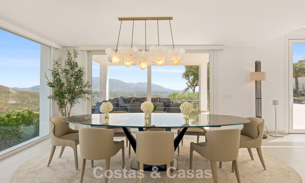 Élégante villa de luxe au style moderne avec vues panoramique à vendre dans les Collines a l'est de Marbella 800287
