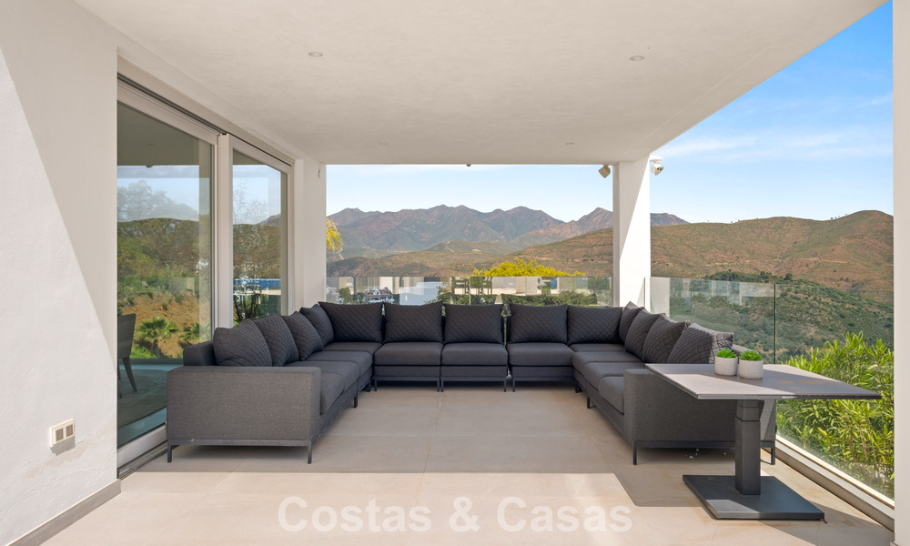 Élégante villa de luxe au style moderne avec vues panoramique à vendre dans les Collines a l'est de Marbella 800289