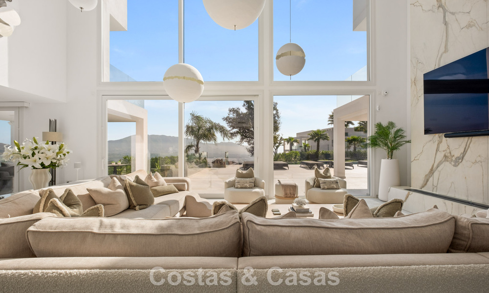 Élégante villa de luxe au style moderne avec vues panoramique à vendre dans les Collines a l'est de Marbella 800300