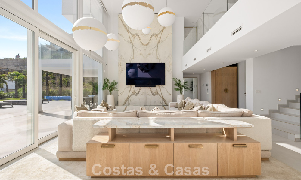 Élégante villa de luxe au style moderne avec vues panoramique à vendre dans les Collines a l'est de Marbella 800303