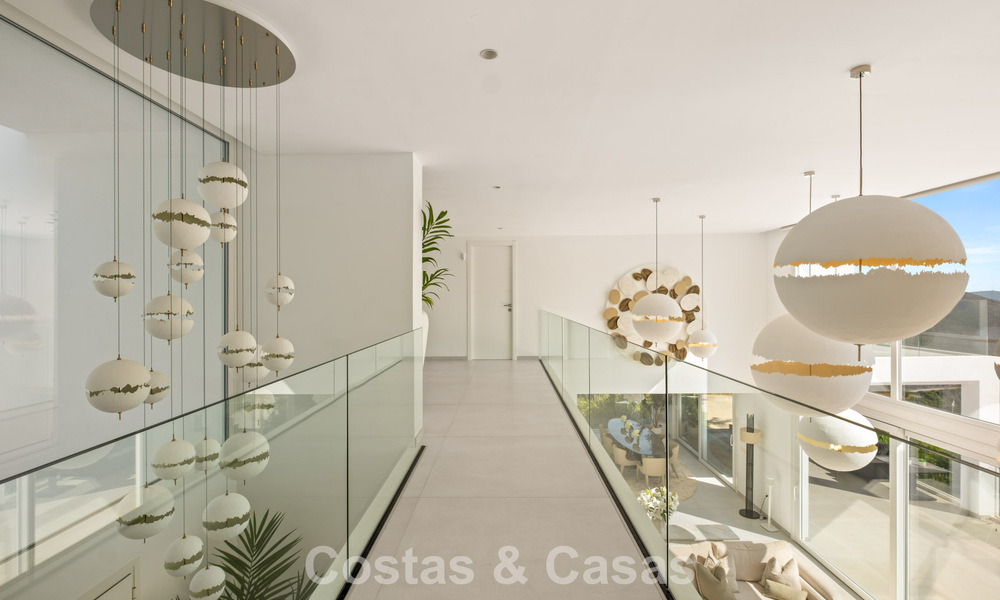 Élégante villa de luxe au style moderne avec vues panoramique à vendre dans les Collines a l'est de Marbella 800306