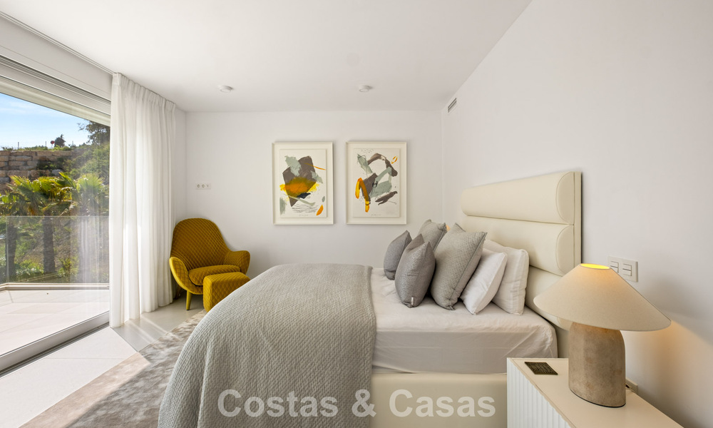 Élégante villa de luxe au style moderne avec vues panoramique à vendre dans les Collines a l'est de Marbella 800308