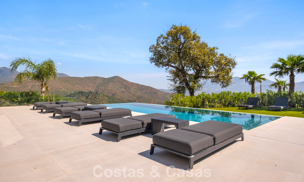 Élégante villa de luxe au style moderne avec vues panoramique à vendre dans les Collines a l'est de Marbella 800309