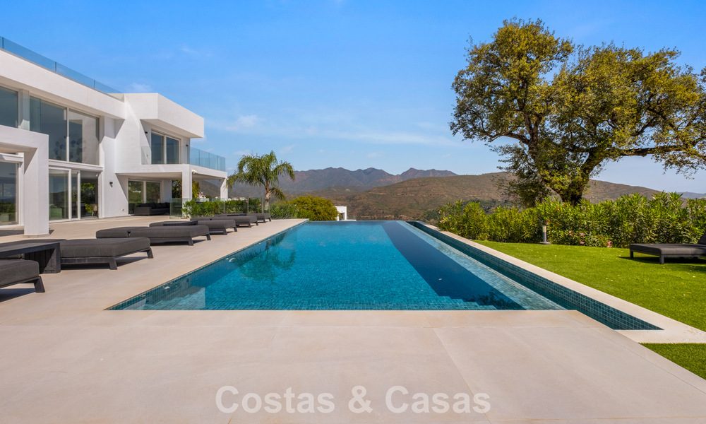 Élégante villa de luxe au style moderne avec vues panoramique à vendre dans les Collines a l'est de Marbella 800310