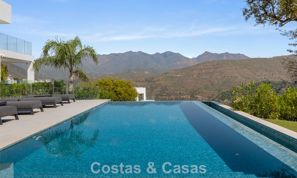 Élégante villa de luxe au style moderne avec vues panoramique à vendre dans les Collines a l'est de Marbella 800311