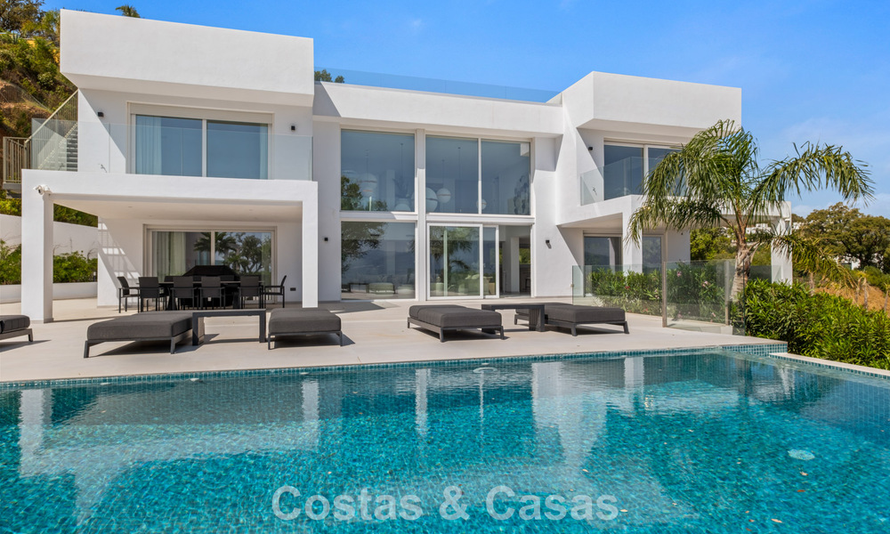 Élégante villa de luxe au style moderne avec vues panoramique à vendre dans les Collines a l'est de Marbella 800313