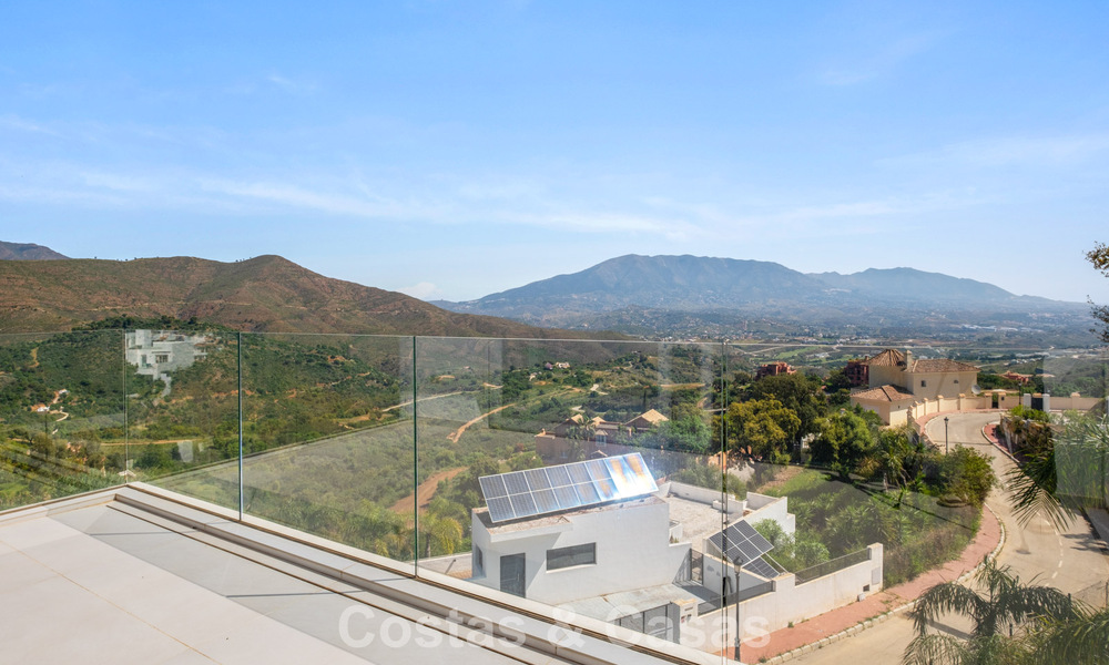 Élégante villa de luxe au style moderne avec vues panoramique à vendre dans les Collines a l'est de Marbella 800316