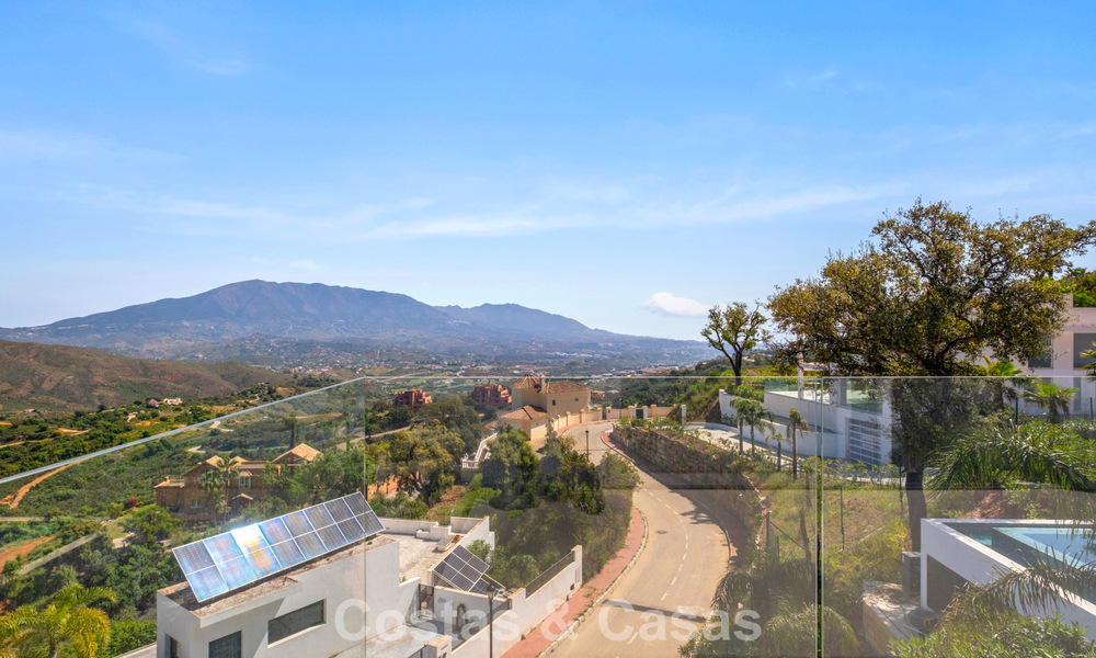 Élégante villa de luxe au style moderne avec vues panoramique à vendre dans les Collines a l'est de Marbella 800318