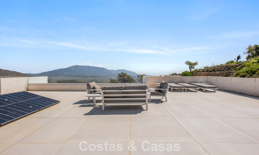Élégante villa de luxe au style moderne avec vues panoramique à vendre dans les Collines a l'est de Marbella 800320