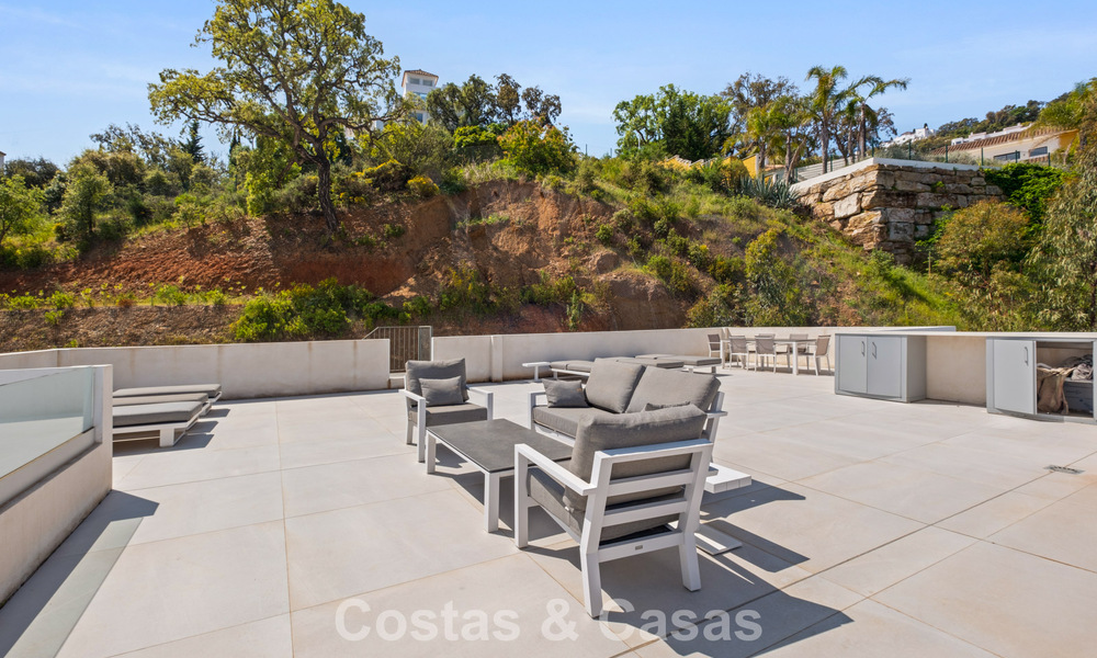 Élégante villa de luxe au style moderne avec vues panoramique à vendre dans les Collines a l'est de Marbella 800321