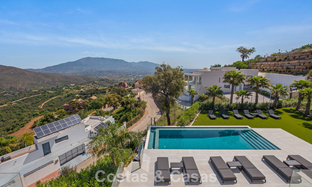 Élégante villa de luxe au style moderne avec vues panoramique à vendre dans les Collines a l'est de Marbella 800322