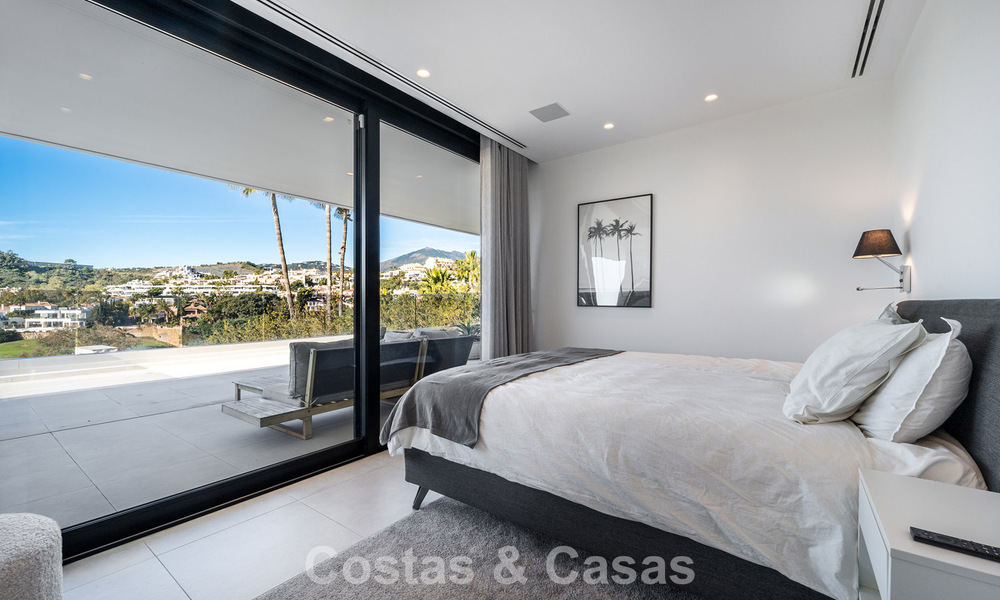 Villa de luxe sophistiquée à vendre avec vue panoramique dans la prestigieuse vallée du golf de Nueva Andalucía, Marbella 800327