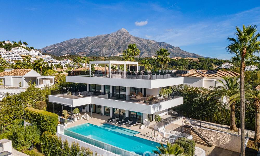 Villa de luxe sophistiquée à vendre avec vue panoramique dans la prestigieuse vallée du golf de Nueva Andalucía, Marbella 800333