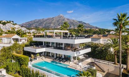 Villa de luxe sophistiquée à vendre avec vue panoramique dans la prestigieuse vallée du golf de Nueva Andalucía, Marbella 800333