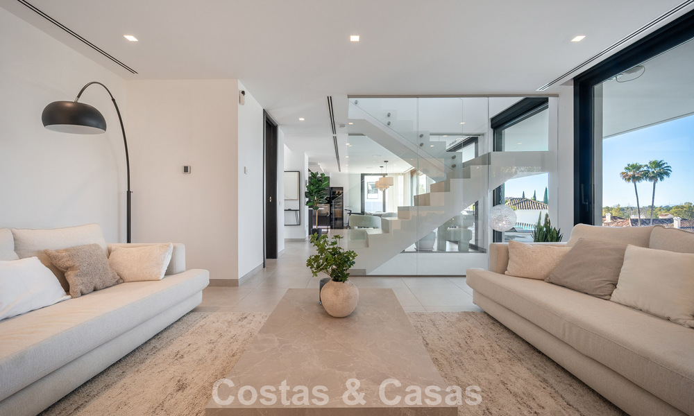 Villa de luxe sophistiquée à vendre avec vue panoramique dans la prestigieuse vallée du golf de Nueva Andalucía, Marbella 800335