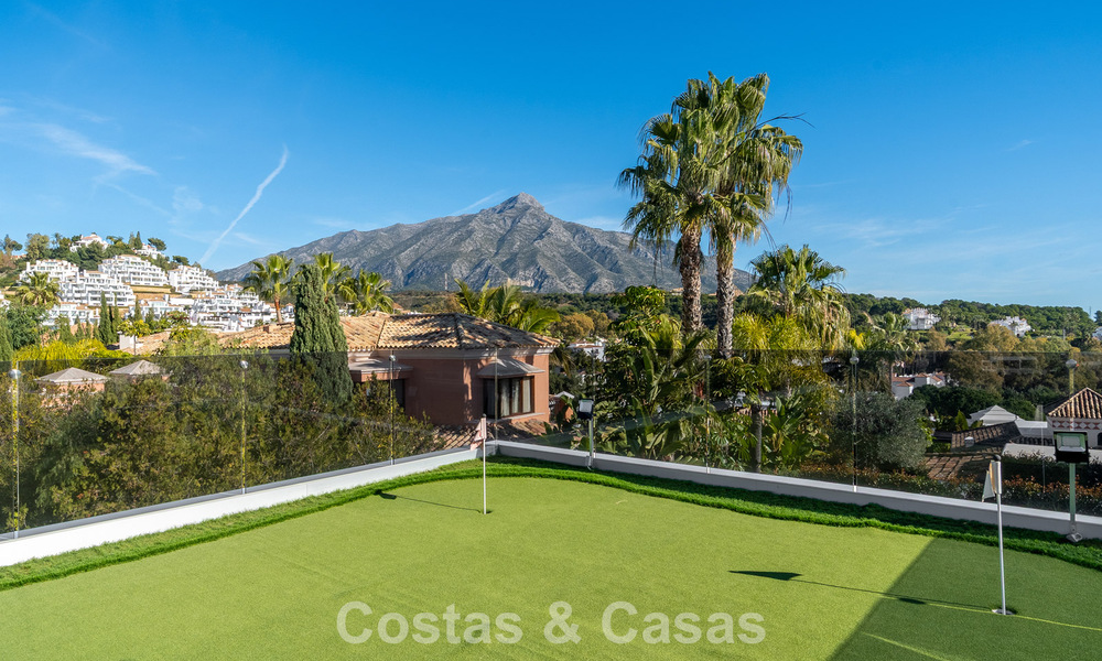 Villa de luxe sophistiquée à vendre avec vue panoramique dans la prestigieuse vallée du golf de Nueva Andalucía, Marbella 800338