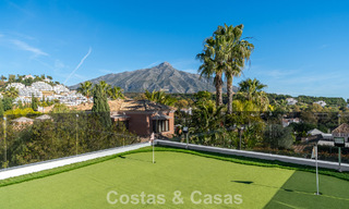 Villa de luxe sophistiquée à vendre avec vue panoramique dans la prestigieuse vallée du golf de Nueva Andalucía, Marbella 800338 
