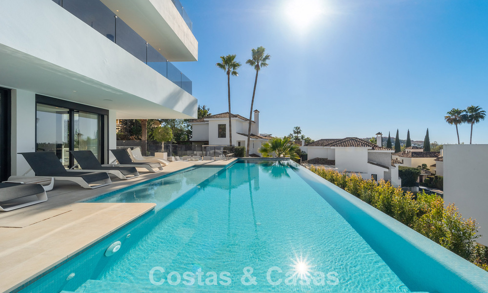 Villa de luxe sophistiquée à vendre avec vue panoramique dans la prestigieuse vallée du golf de Nueva Andalucía, Marbella 800339