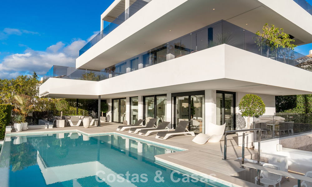 Villa de luxe sophistiquée à vendre avec vue panoramique dans la prestigieuse vallée du golf de Nueva Andalucía, Marbella 800340